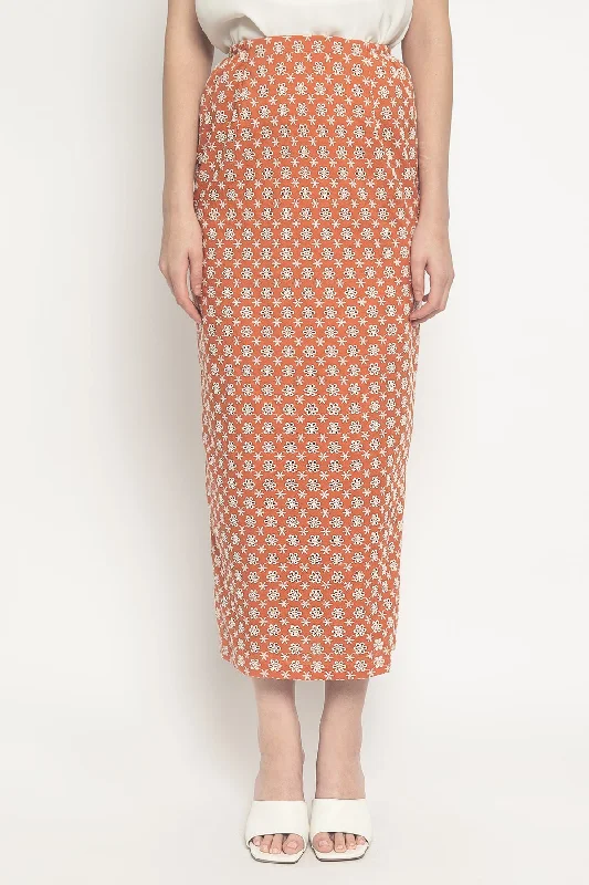 Daisy Skirt in Terracotta flowy skirt hem