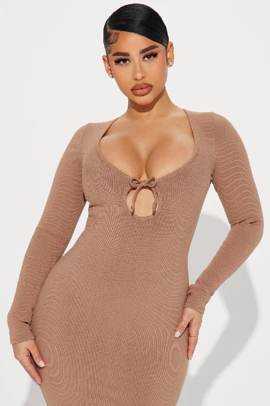 Raya Snatched Maxi Dress - Nude