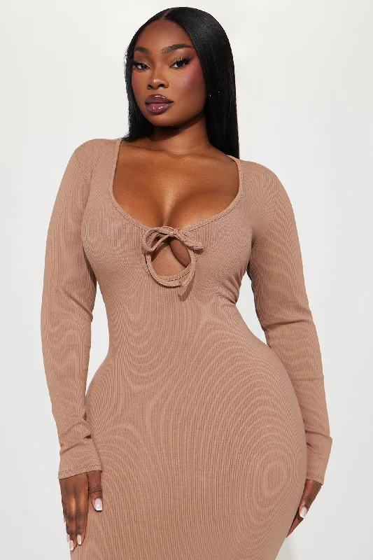 Raya Snatched Maxi Dress - Nude