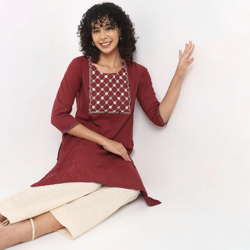 Straight Fit Embroidered Kurta